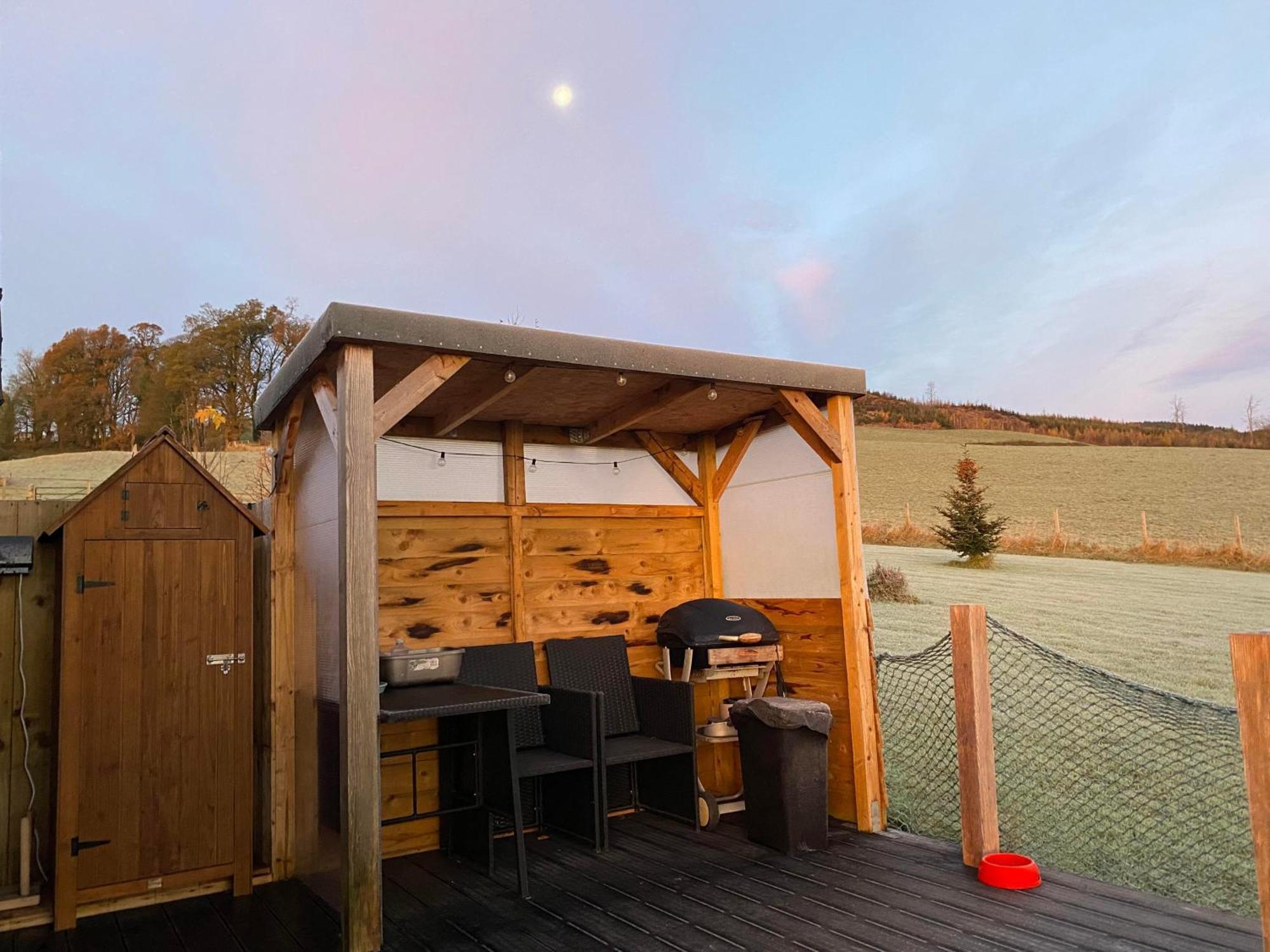 Stunning Shepherds Hut Rural Bliss