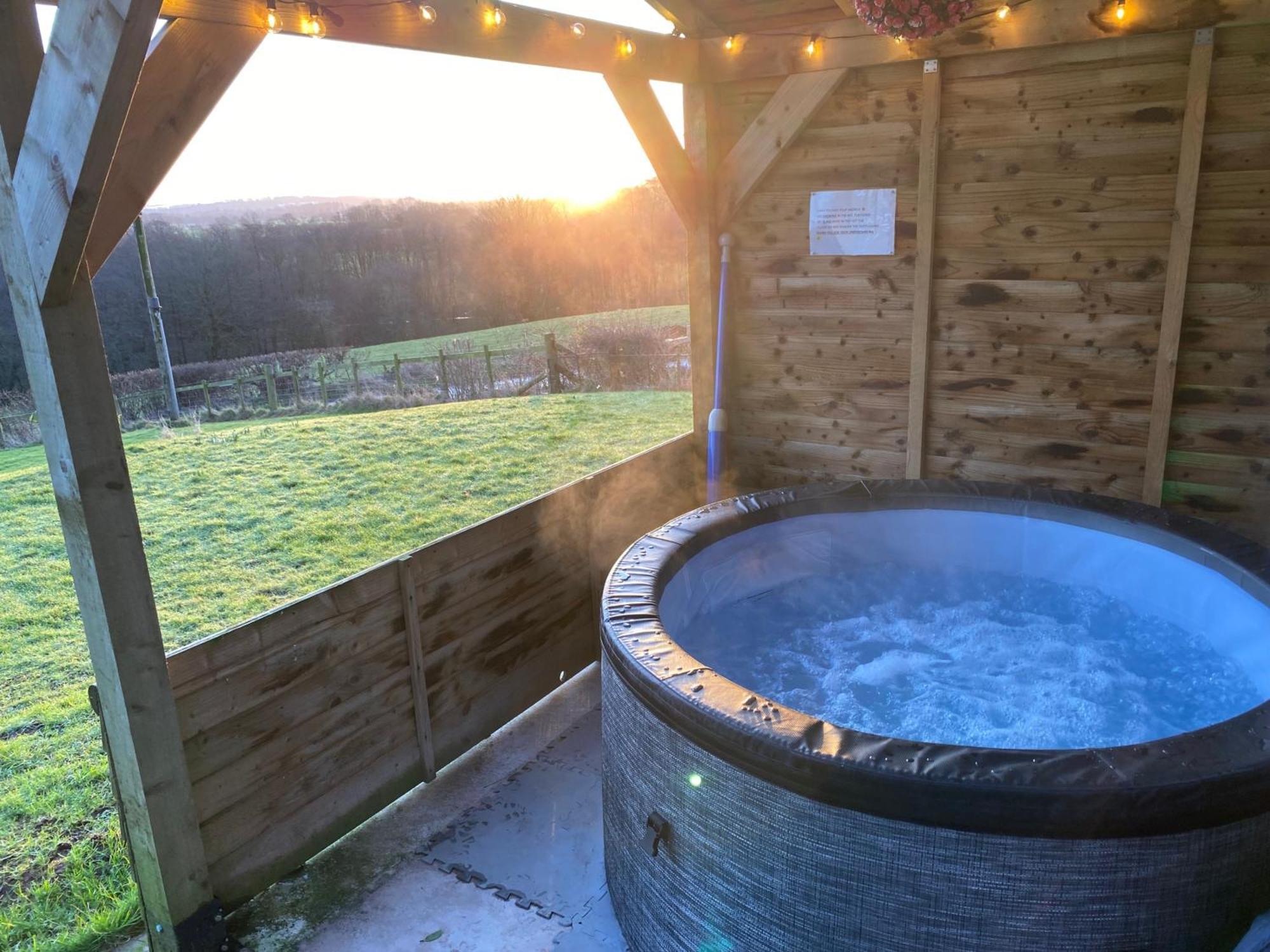 Stunning Shepherds Hut Rural Bliss Holiday home